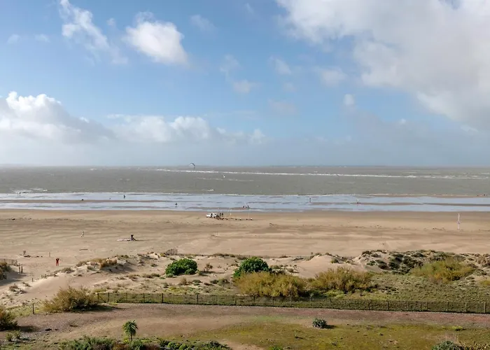 בית נופש Maison A 500m De La Pour 4 *